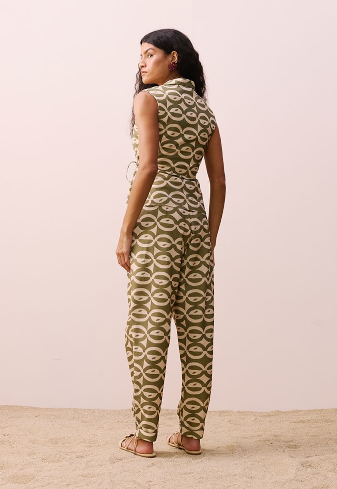 Calça Cenoura Pregas Kakawa