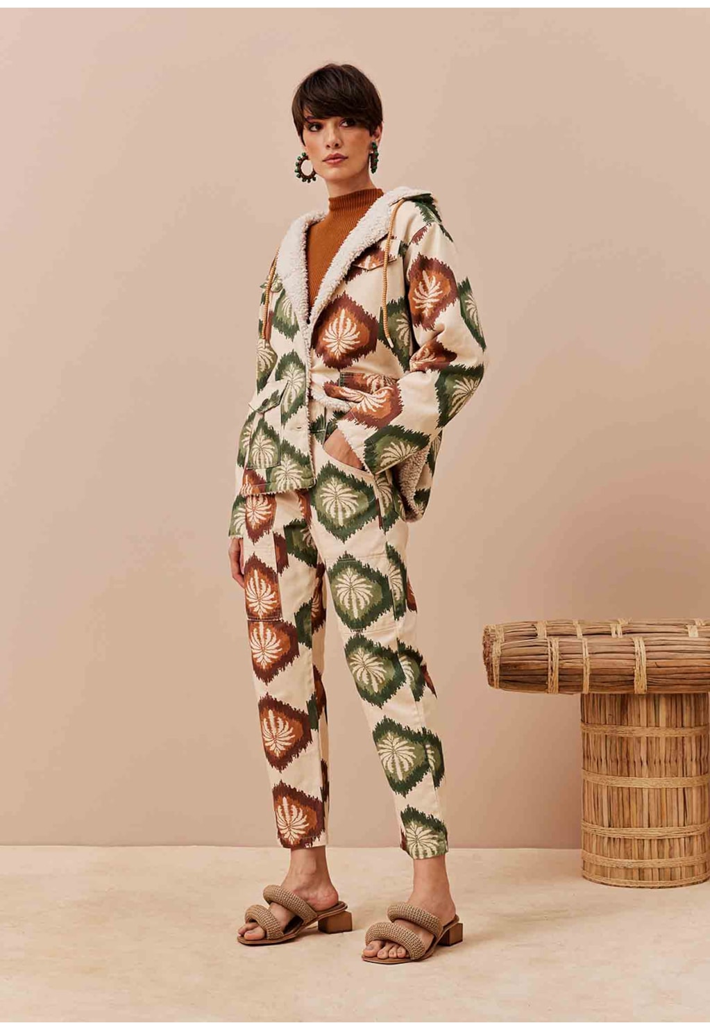 Calça Cenoura Sarja Estampada Andina