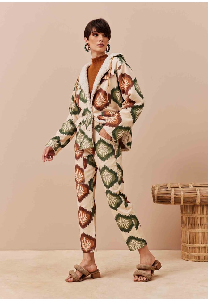 Calça Cenoura Sarja Estampada Andina