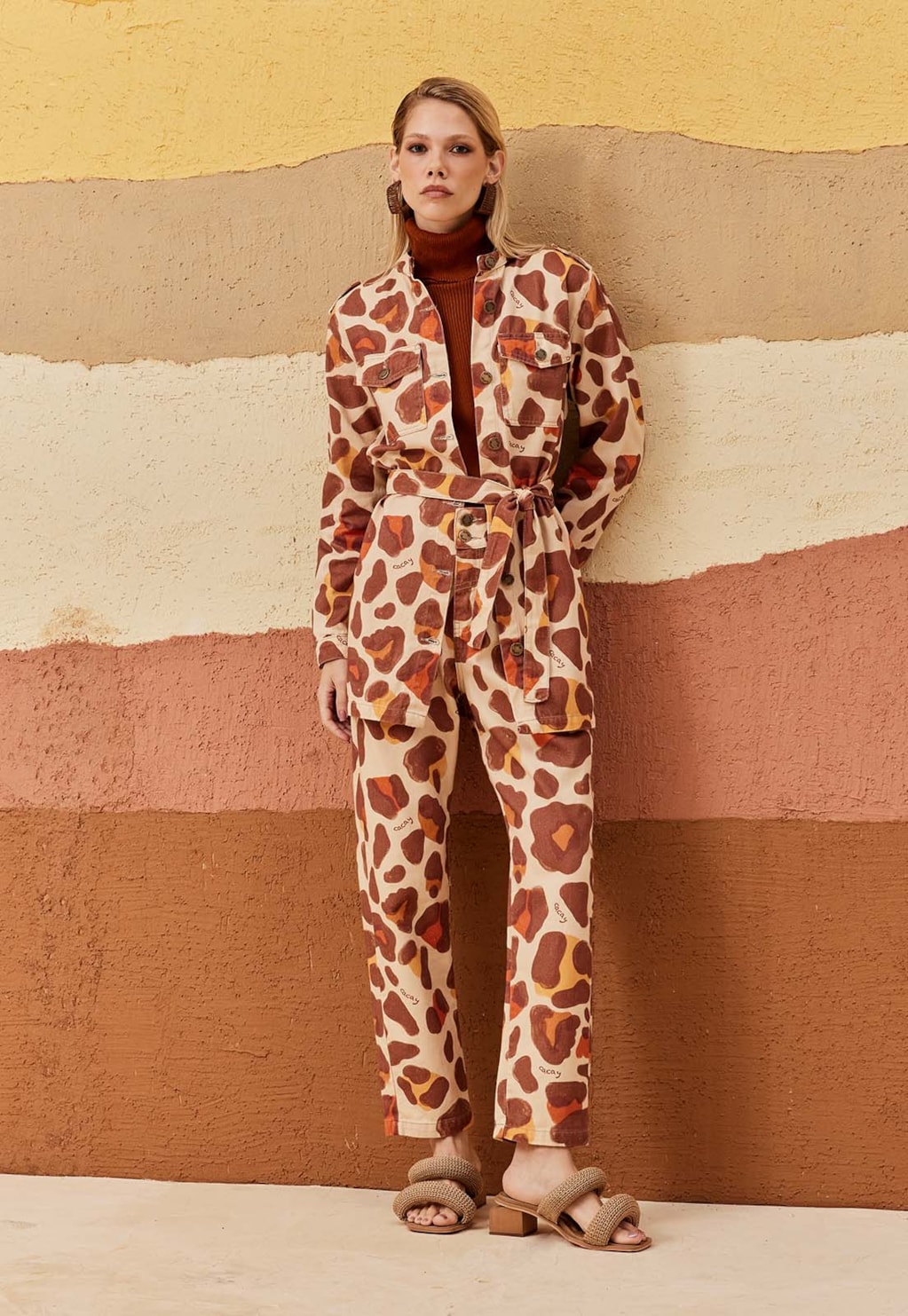 Calça Cenoura Sarja Estampada Sami