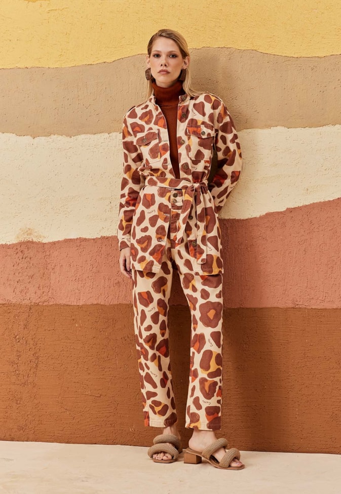 Calça Cenoura Sarja Estampada Sami