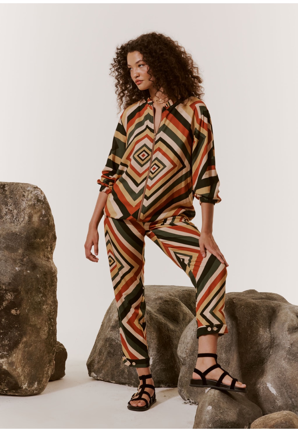 Calça Cenoura Seca Estampada Igarapés