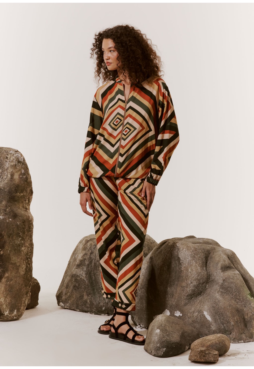 Calça Cenoura Seca Estampada Igarapés