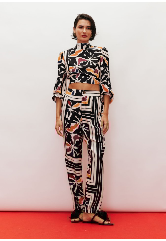 Calça Cenoura Seca Estampada Mambo