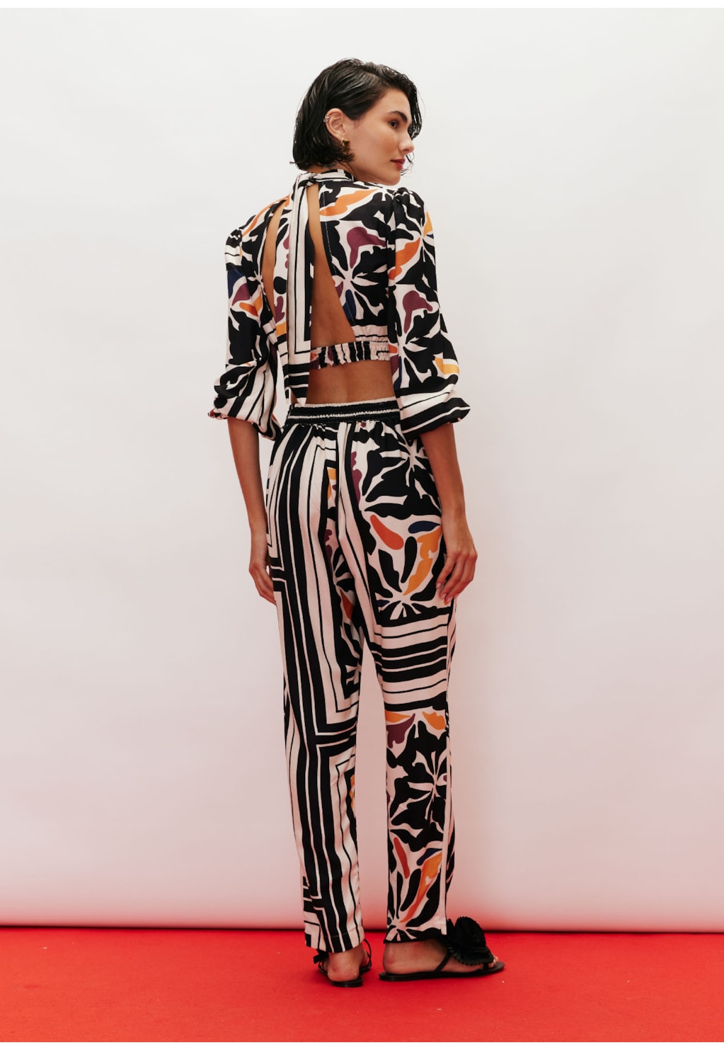 Calça Cenoura Seca Estampada Mambo