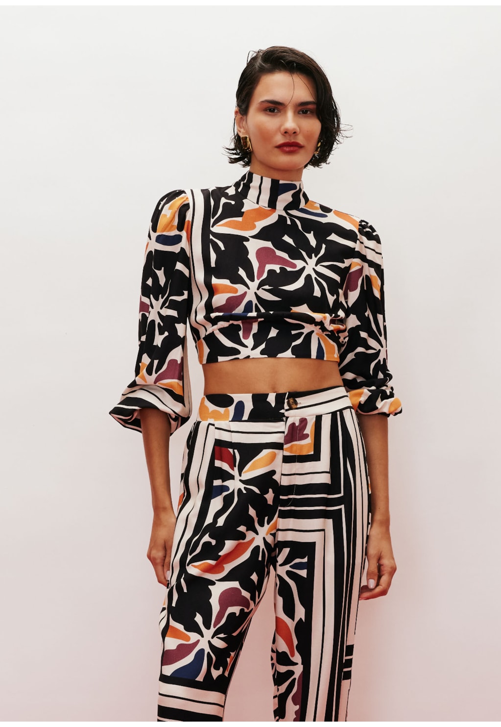 Calça Cenoura Seca Estampada Mambo