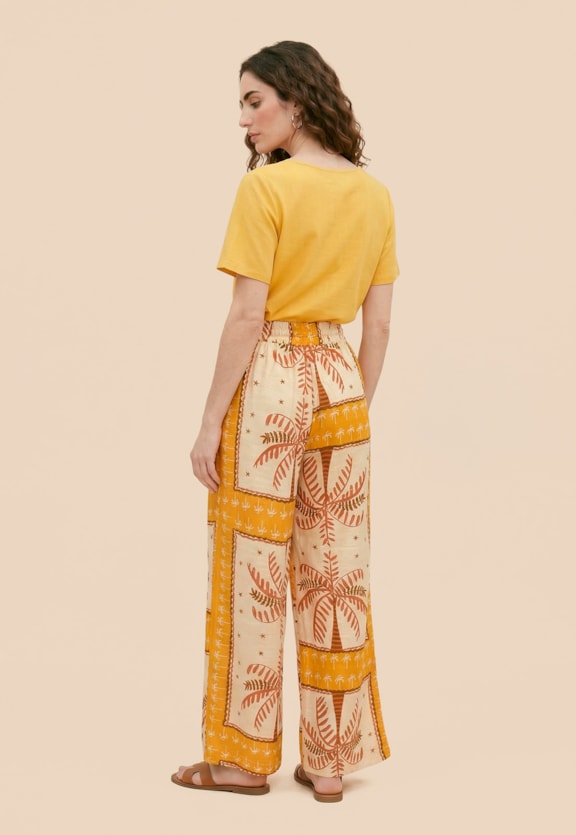 Calça Cós com Elástico Estampada Copaiba Vista Traseira