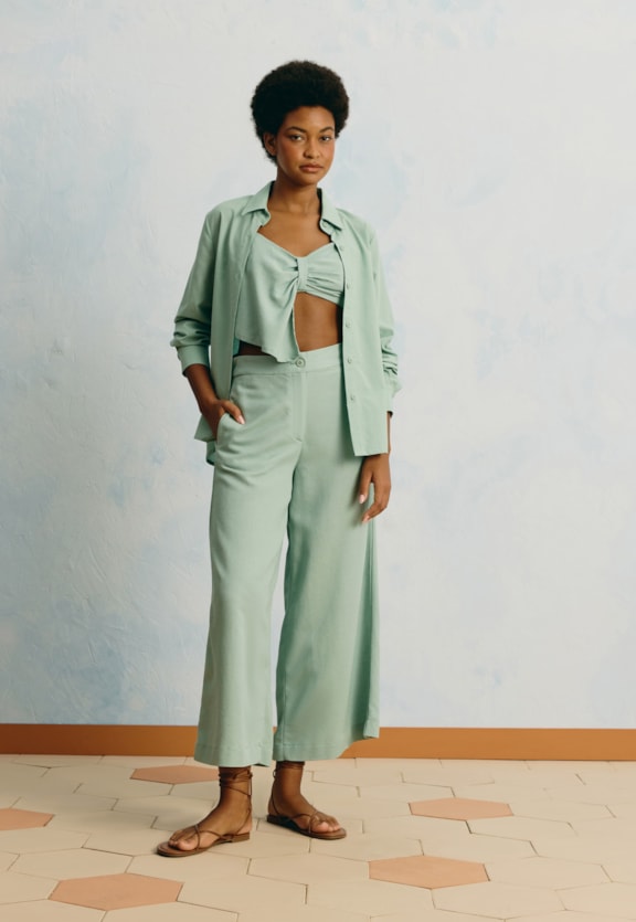 Calça Cropped Lisa Vista Frontal