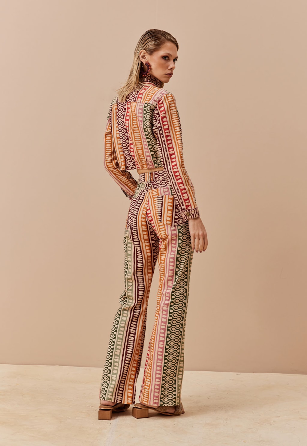 Calça Flare Estampada Huaso