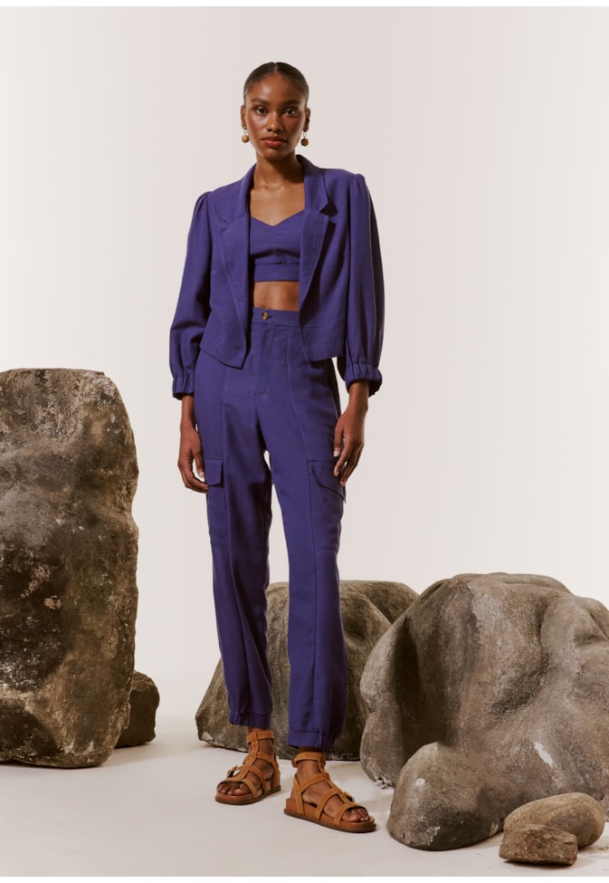 Calça Jogger Recortes Bolsos