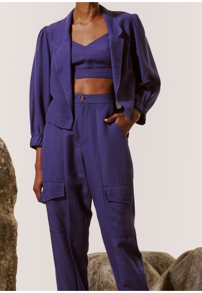 Calça Jogger Recortes Bolsos