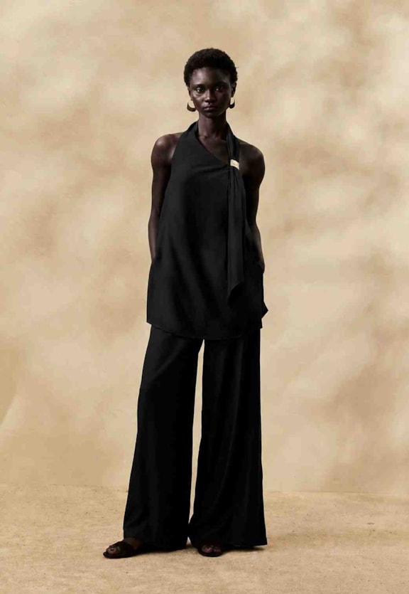 Calça Pantalona Ampla Lisa  Vista Frontal