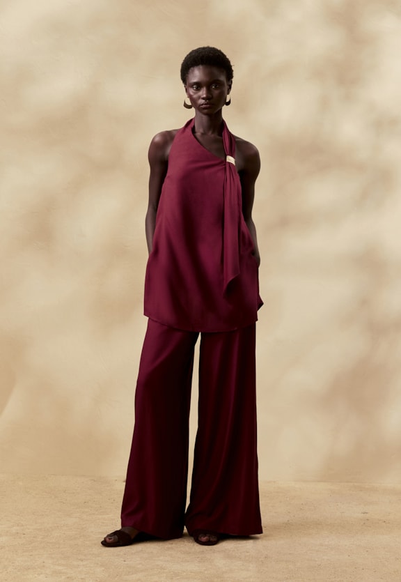 Calça Pantalona Ampla Lisa  Vista Frontal