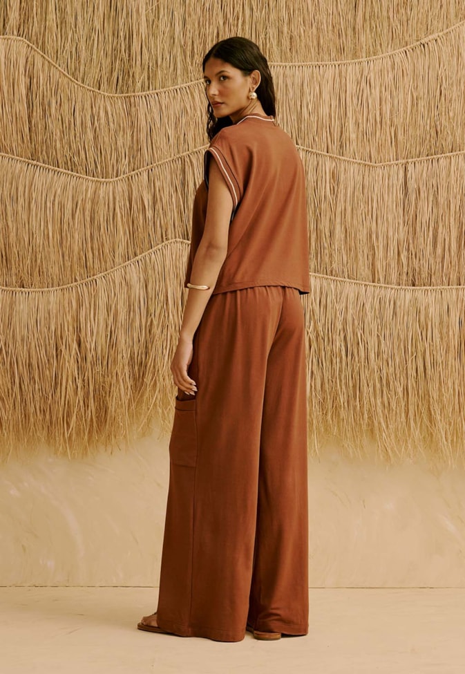 Calça Pantalona Com Bolso Lateral