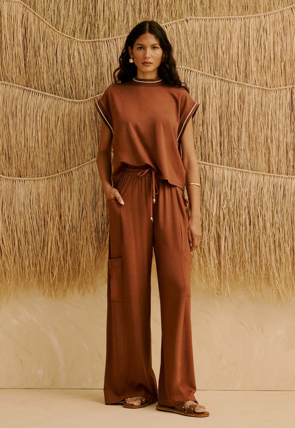 Calça Pantalona Com Bolso Lateral