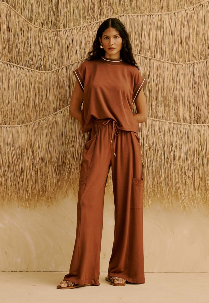 Calça Pantalona Com Bolso Lateral