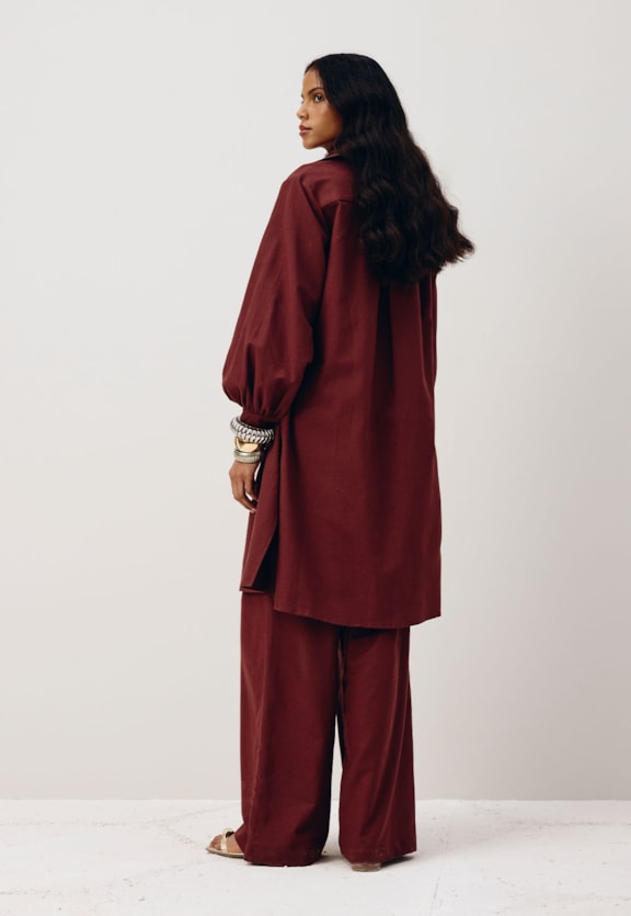 Calça Pantalona com Bolsos Vista Traseira