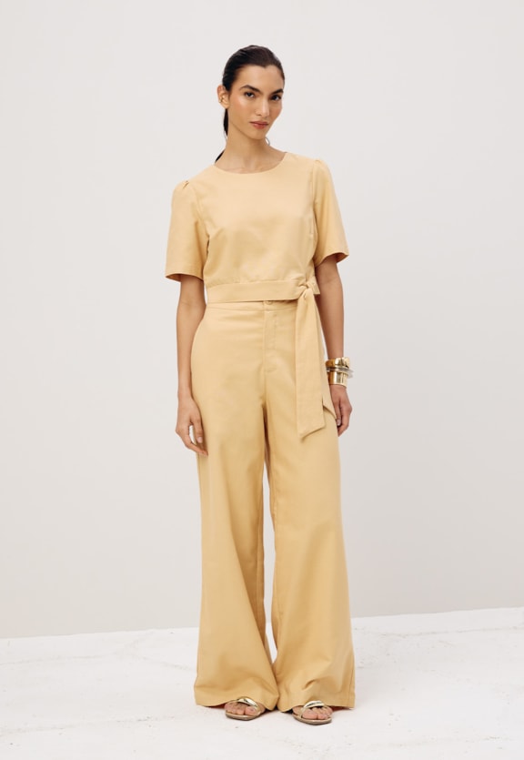 Calça Pantalona com Bolsos Vista Frontal