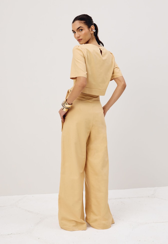 Calça Pantalona com Bolsos