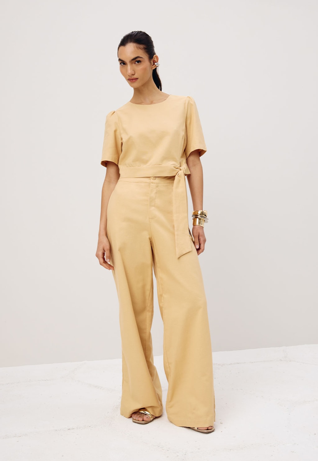 Calça Pantalona com Bolsos