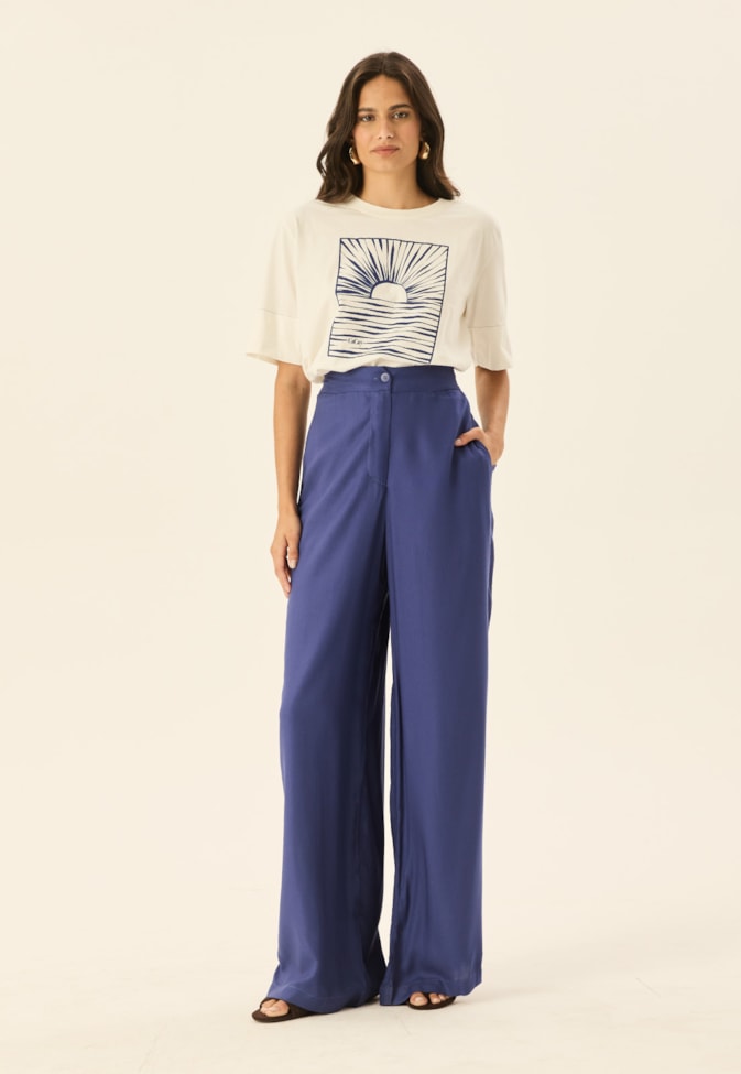 Calça Pantalona com Caimento Longo e Bolsos