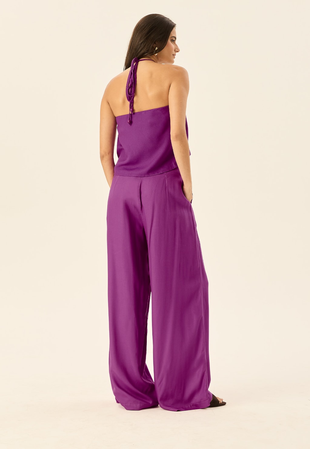 Calça Pantalona com Caimento Longo e Bolsos