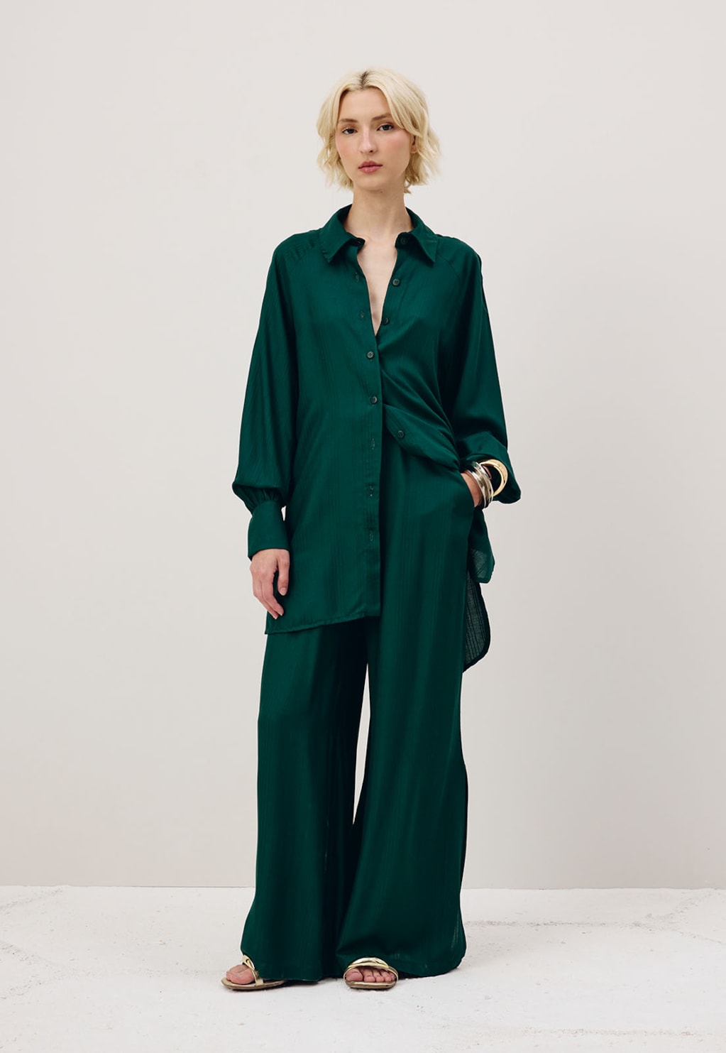 Calça Pantalona com Fenda e Elástico