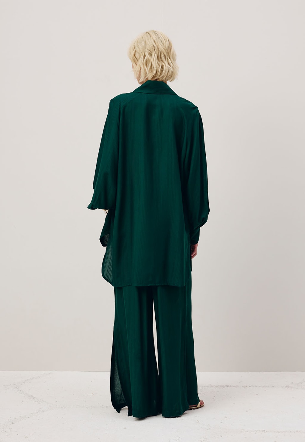 Calça Pantalona com Fenda e Elástico