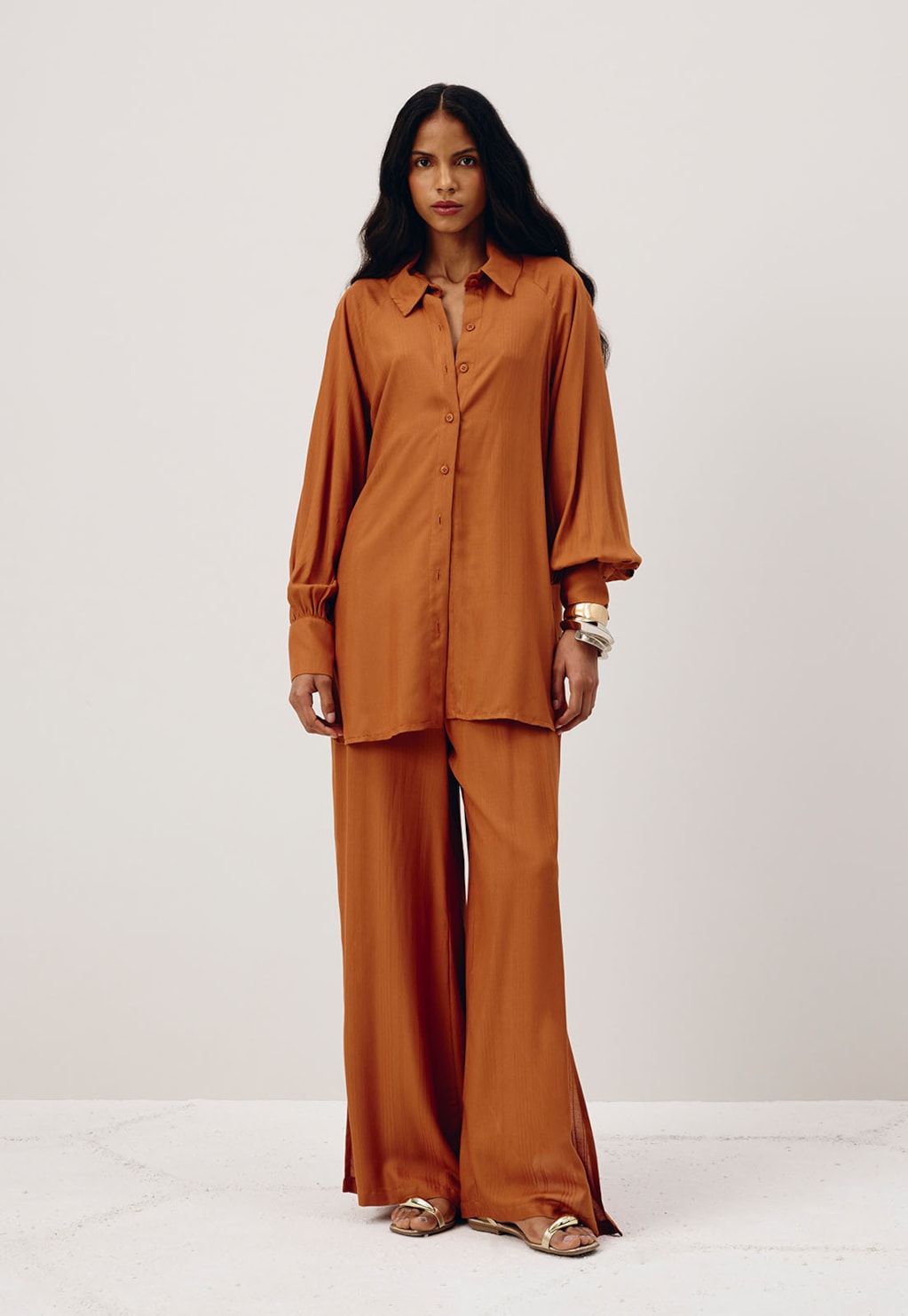 Calça Pantalona com Fenda e Elástico