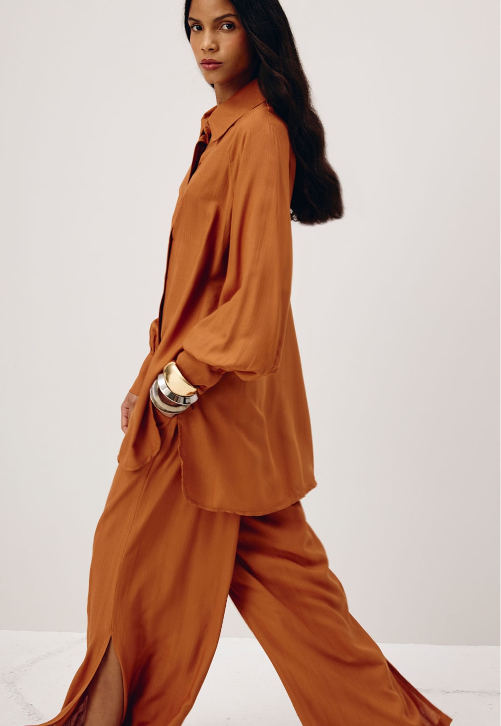 Calça Pantalona com Fenda e Elástico