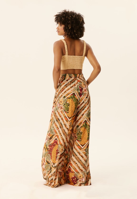 Calça Pantalona com Fendas Estampada Panamá Vista Traseira