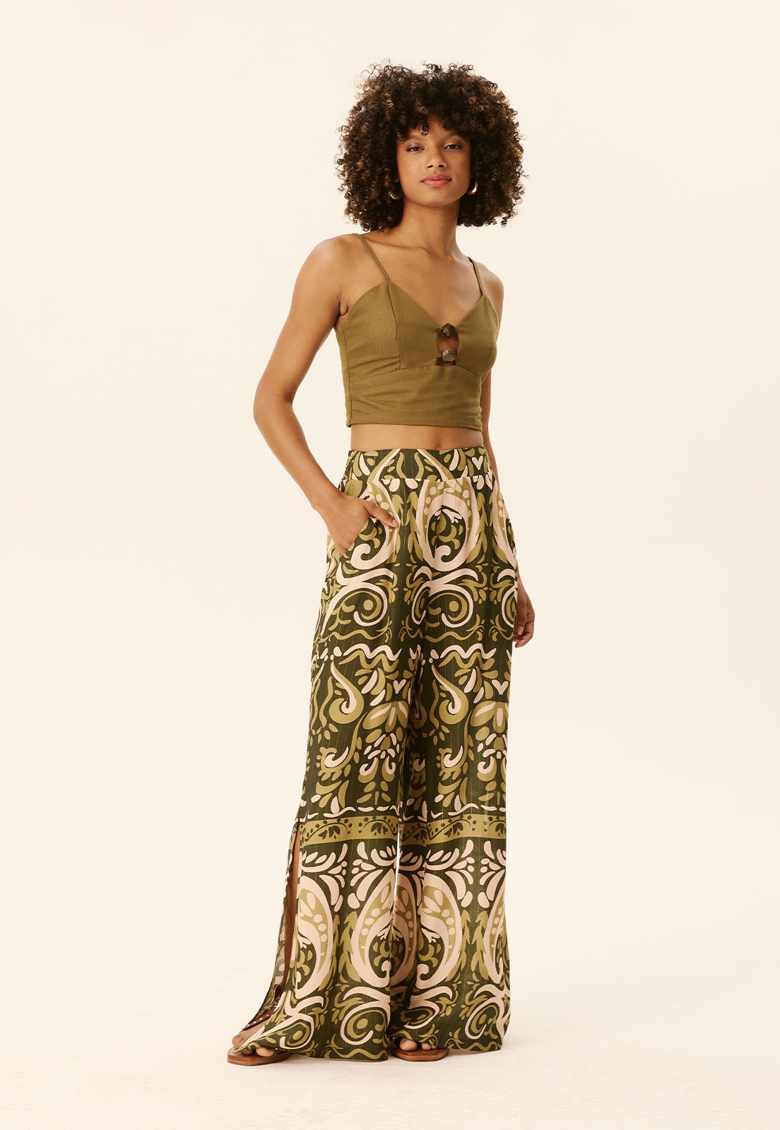 Calça Pantalona Com Pala Estampada