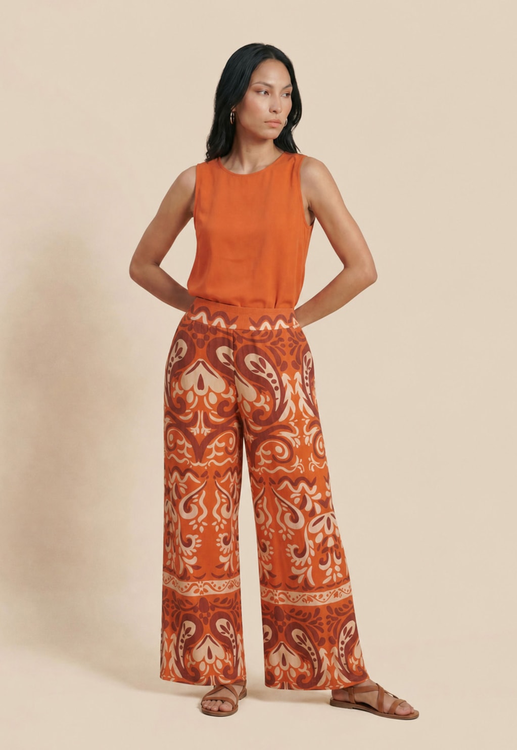 Calça Pantalona Com Pala Estampada