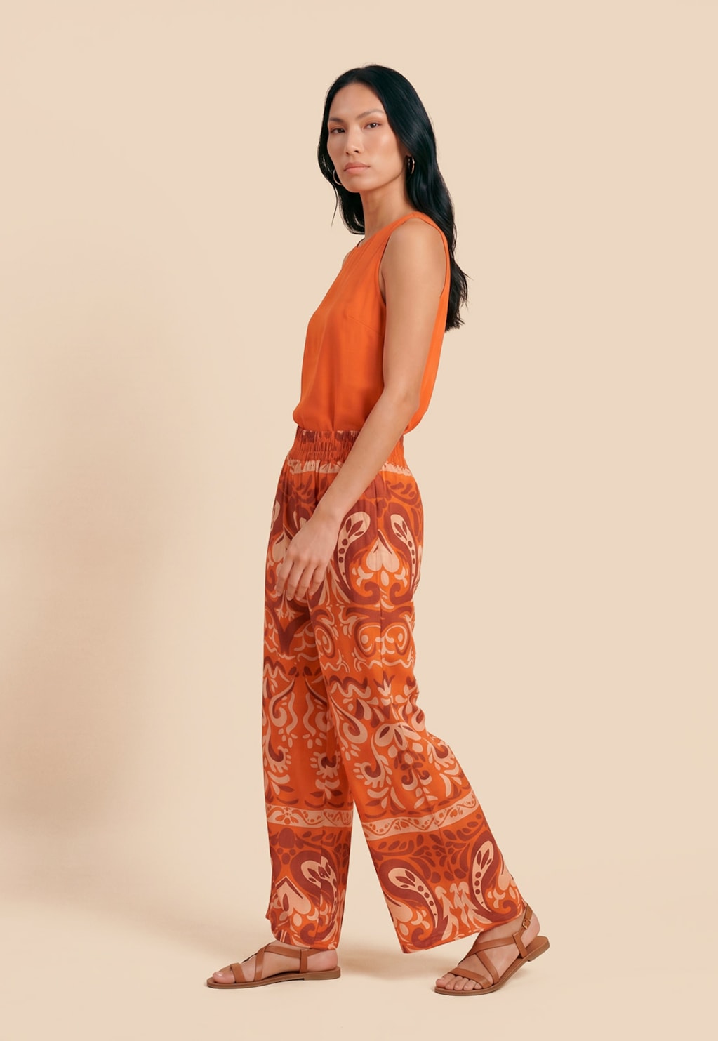 Calça Pantalona Com Pala Estampada