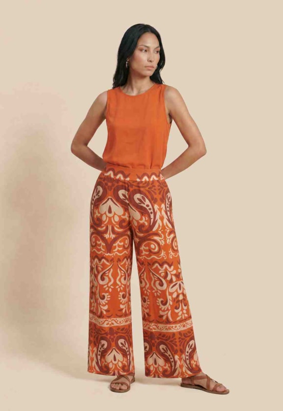 Calça Pantalona Com Pala Estampada Vista Frontal