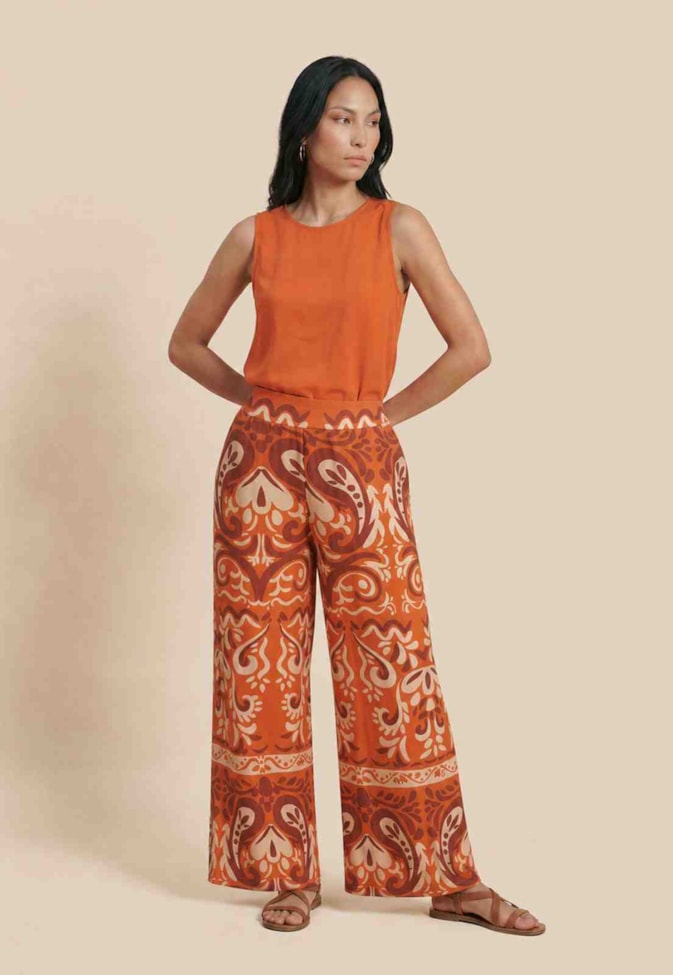 Calça Pantalona Com Pala Estampada