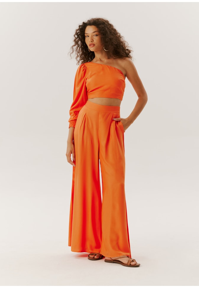 Calça Pantalona com Pregas e Bolso