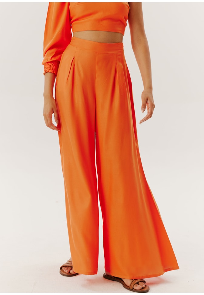 Calça Pantalona com Pregas e Bolso