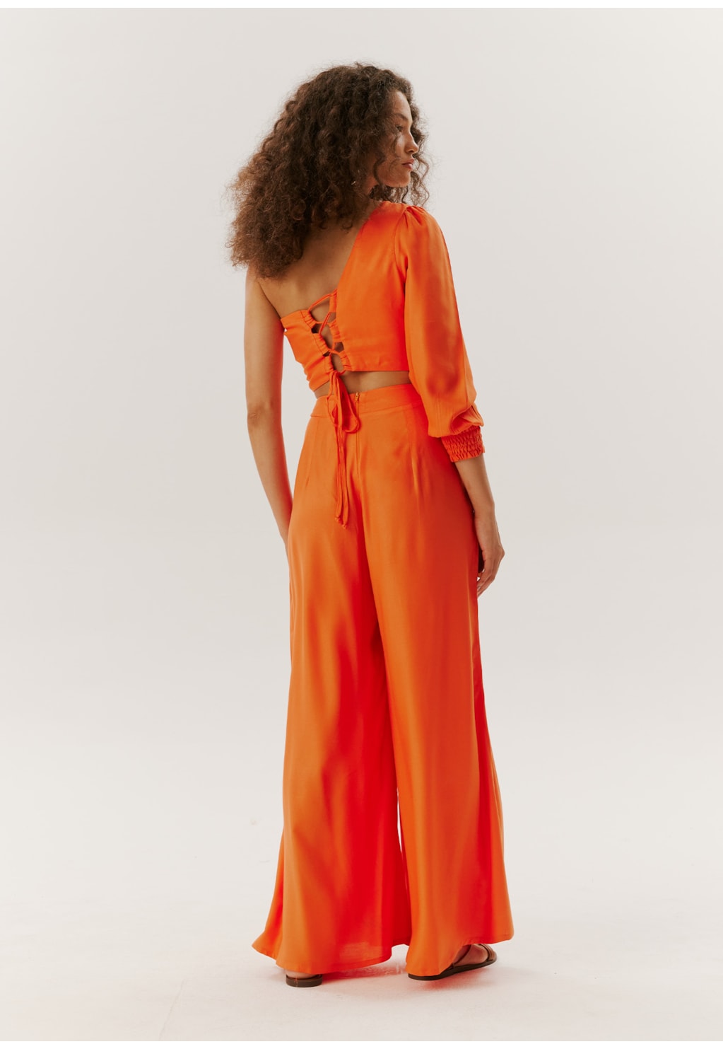 Calça Pantalona com Pregas e Bolso