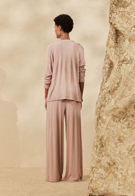 Calça Pantalona Cós Liso Vista Traseira