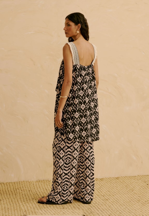 Calça Pantalona Elástico Costas Estampada Puno Vista Traseira