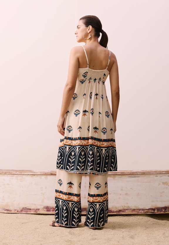 Calça Pantalona Elástico Estampada Vitrais Vista Traseira