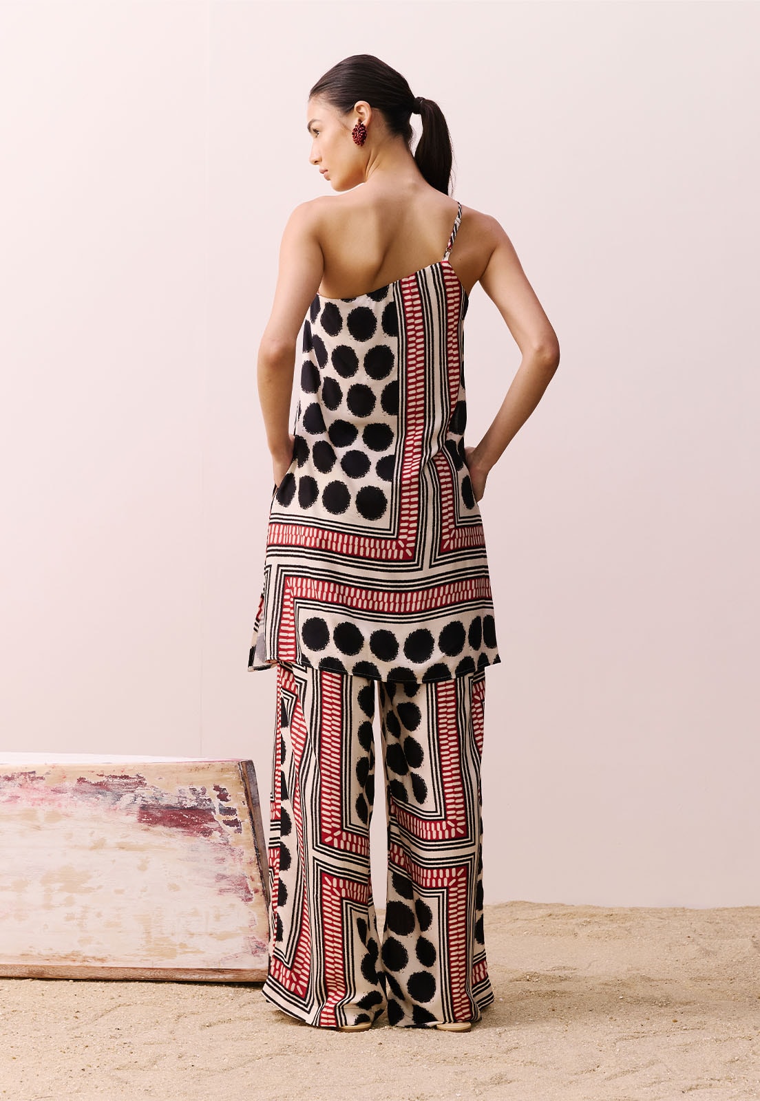 Calça Pantalona Estampada Açaí Vista Traseira