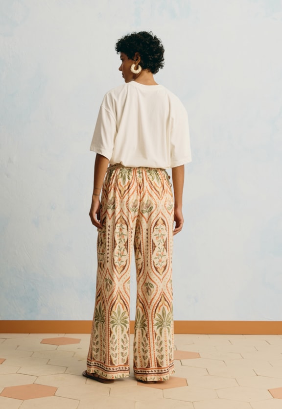 Calça Pantalona Estampada Arcos Calamar Vista Traseira
