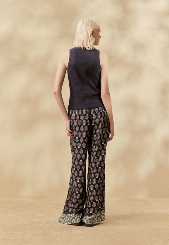 Calça Pantalona Estampada Cielo Inca Vista Traseira