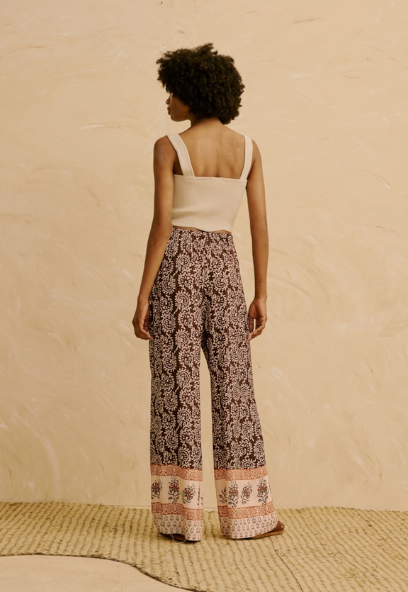 Calça Pantalona Estampada Kala Vista Traseira