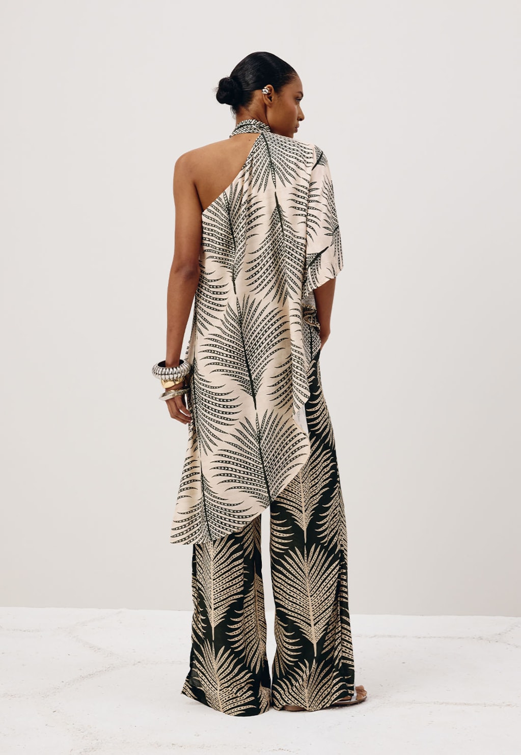 Calça Pantalona Estampada Palmas