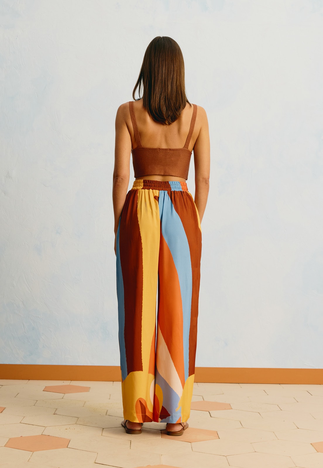 Calça Pantalona Estampada Solare Vista Traseira