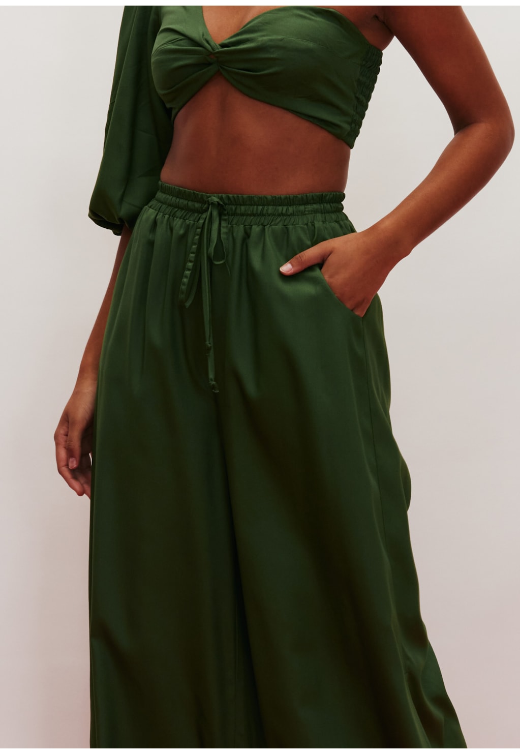 Calça Pantalona Fendas Laterais