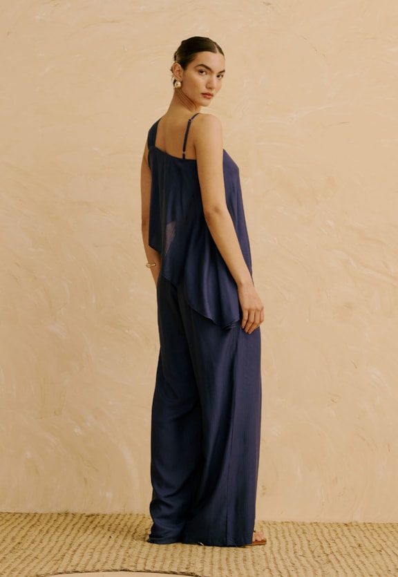 Calça Pantalona Lisa  Vista Traseira